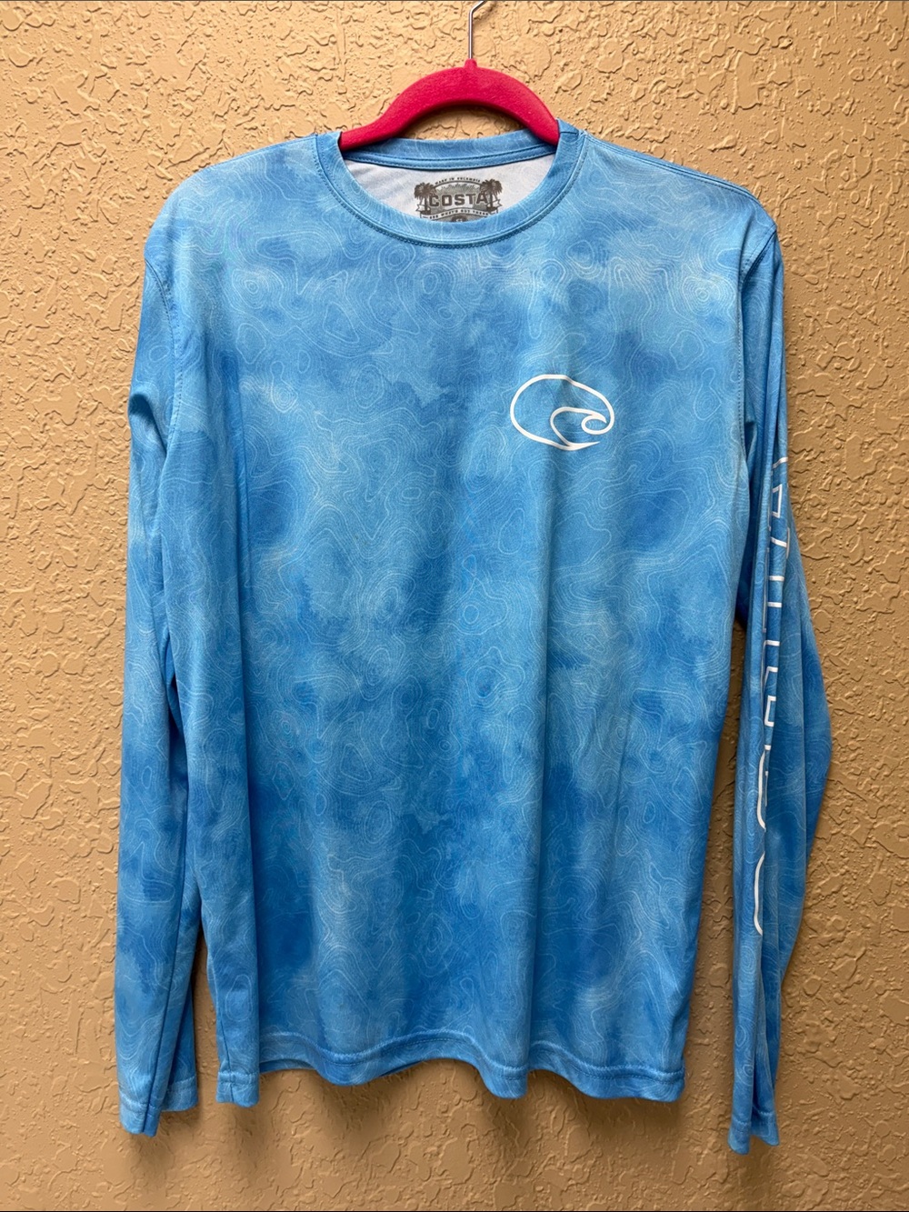 Costa Blue  Men’s small Long-Sleeve Sun Shirt with Subtle Wave Logo